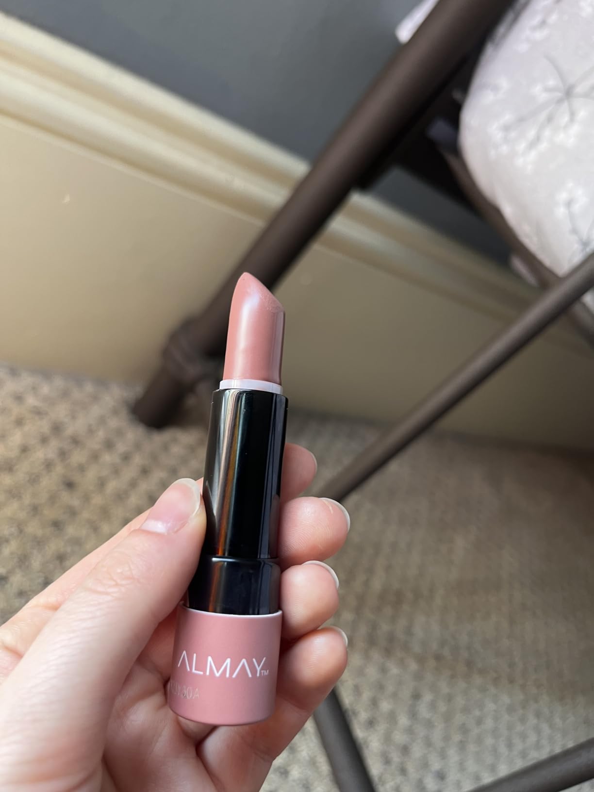 how to choose hypoallergenic lipstick